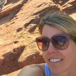 Meet your Posher, Debbie